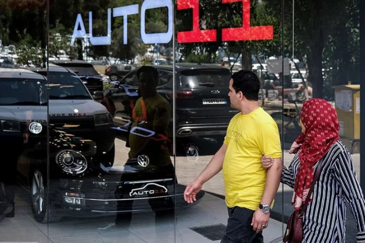  نقش پررنگ سوداگران در بازار خودرو؛ رشد 13 درصدی قیمت‌ها تنها در یک هفته