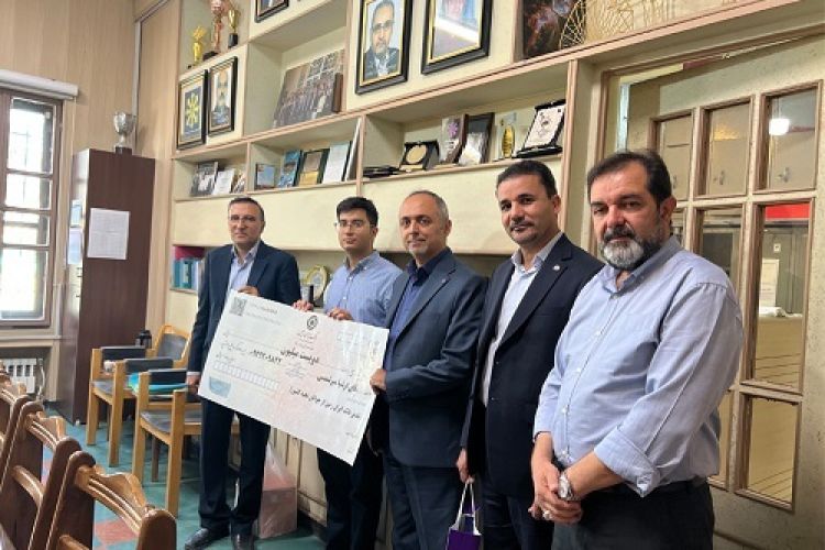 تقدیر بانک ایران زمین از دارنده مدال المپیاد جهانی نجوم