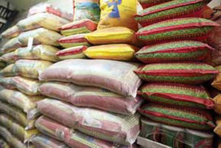 بی‌اعتنایی مسئولان به برنج‌های وارداتی/ 13 هزار تن پشت در گمرک!