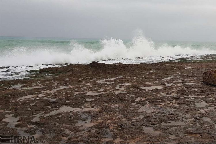 بارش پراکنده در نواحی غربی سواحل دریای خزر/مواج بودن دریای عمان و تنگه هرمز در سه روز آتی