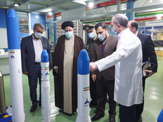   آیت الله رئیسی از آخرین دستاوردهای صنعت فضایی کشور بازدید کرد