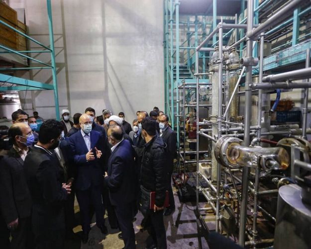 بازدید رئیس مجلس شورای اسلامی از یک واحد تولیدی صادرات گرا در شهرک صنعتی کاشمر