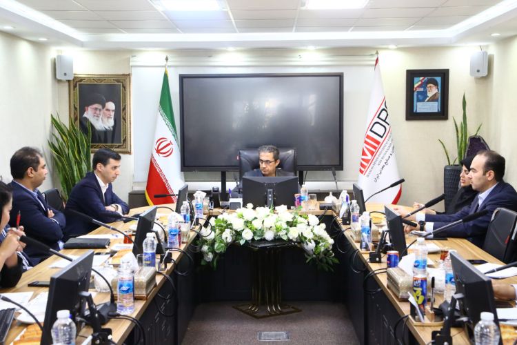 چادرملو بر استراتژی حفظ تاب آوری و کیفیت محصول، تمرکز کند 