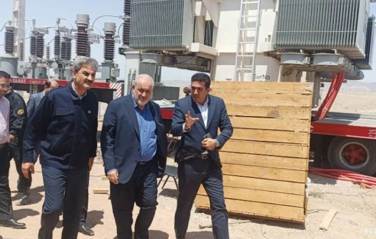 بازدید وزیر نیرو از روند برقرسانی به واحدهای صنعتی بازسازیشده در شهرک صنعتی شمسآباد بازدید وزیر نیرو از روند برقرسانی به واحدهای صنعتی بازسازیشده در شهرک صنعتی شمسآباد