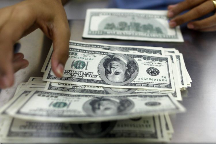  معاون وزیر صنعت: دلار 8000 تومانی در سامانه نیما به فروش می‌رسد