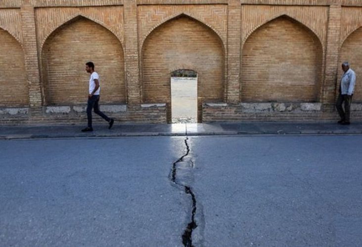 تخلیه یک شهرک مسکونی در اصفهان به دلیل فرونشست