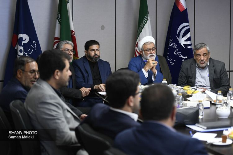 مجلس به‌طور جدی پیگیر حل مشکلات کارکنان صنعت نفت است