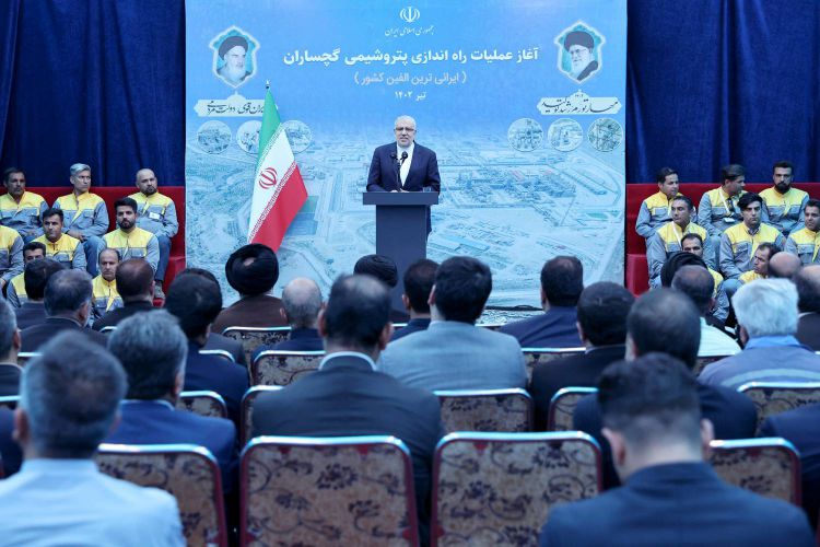 راه‌اندازی پتروشیمی گچساران گامی در مسیر توسعه زنجیره ارزش پتروشیمی کشور است/ پتروشیمی دهدشت تا پایان سال آینده به بهره‌برداری می‌رسد/ طرح پتروشیمی گچساران 3 هزار اشتغال ایجاد کرد