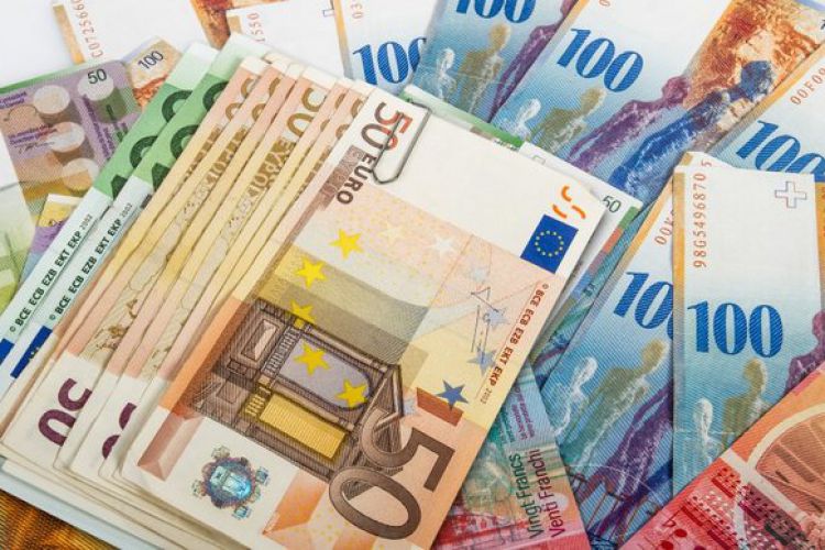  نرخ رسمی یورو و پوند افزایش یافت/قیمت دلار ثابت ماند