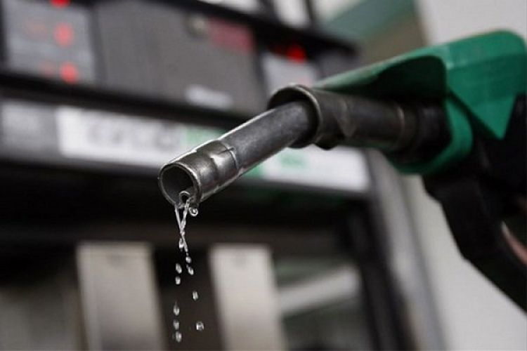 نماینده مجلس: قیمت بنزین در سال آینده افزایش پیدا نمی‌کند