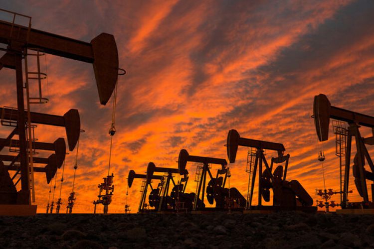 جهان در ابتدای سال 2022 با مازاد عرضه نفت روبه‌رو می‌شود