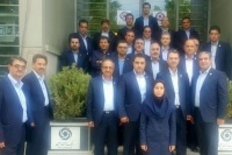 مهمترین رسالت بانک ایران زمین ارائه خدمات با کیفیت به مشتریان است