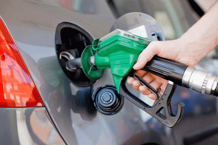 رییس سازمان استاندارد: بنزین تولیدی کشور آلاینده نیست