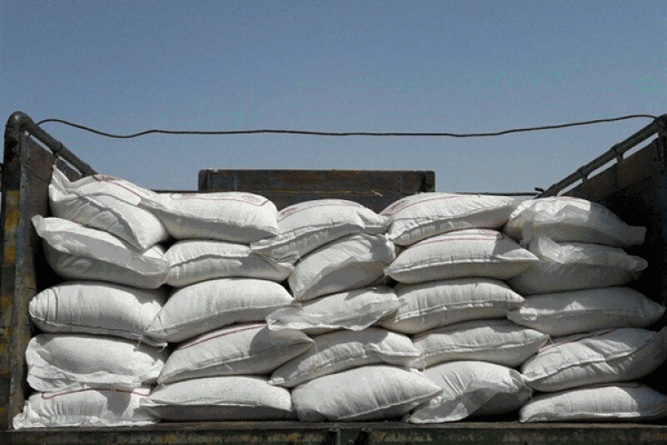 قاچاق آرد نانوایی به قنادی‌ها؛ واقعیت یا شایعه؟