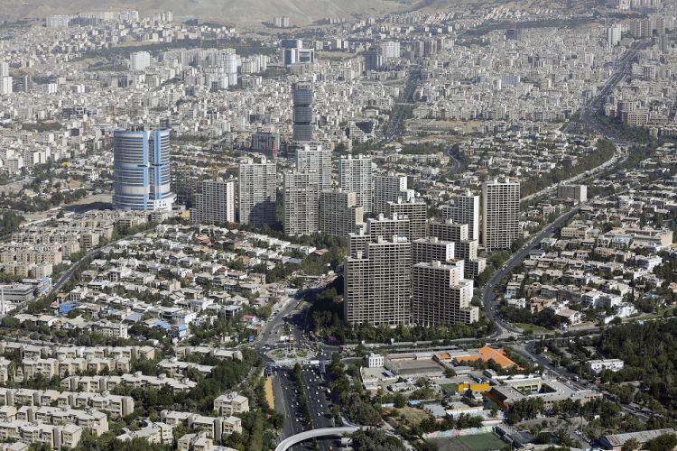 اجاره خانه در تهران به دلار؛ چگونه کرایه‌ها در رکود بالا می‌رود؟