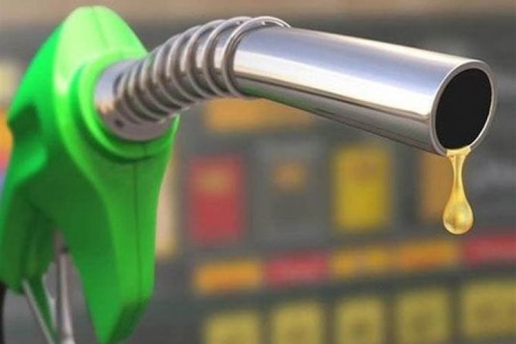 سقوط 12 میلیون لیتری مصرف بنزین /ترس از سیل سفرها را کاهش داد