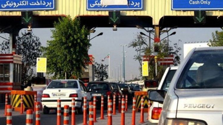 حذف موقت پرداخت عوارض برای تسهیل تردد خودروها / گره ترافیکی سیاه‌بیشه، علت اصلی کندی حرکت در آزادراه تهران – شمال