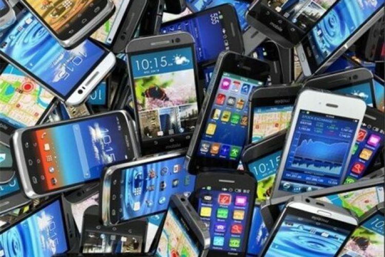 تاثیر کاهش ارز در قیمت تلفن همراه/ بازار گوشی آرام می شود!