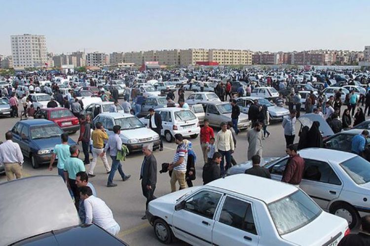 بازار خودرو در سراشیبی/ پراید یک میلیون تومان پایین آمد