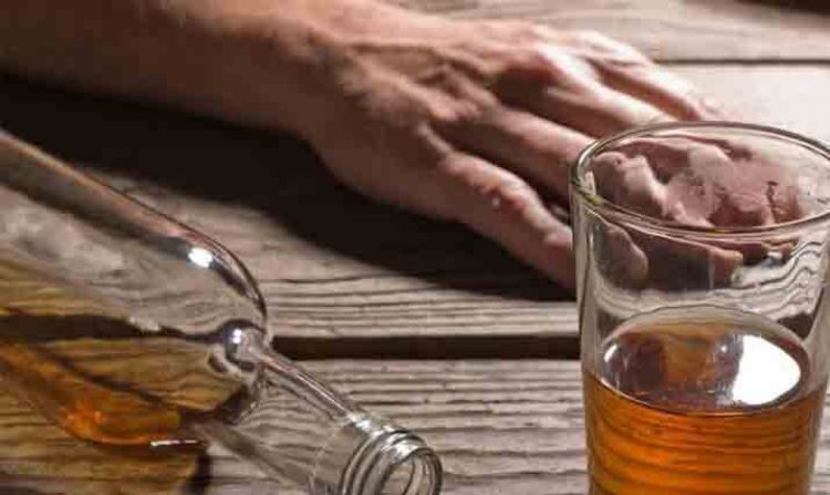 هشدار جدی نسبت به مصرف الکل؛ رشد نگرانکننده مسمومیت با الکل و متانول هشدار جدی نسبت به مصرف الکل؛ رشد نگرانکننده مسمومیت با الکل و متانول