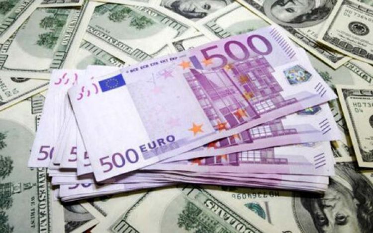 نرخ فروش دلار و یورو به صرافی‌ها اعلام شد