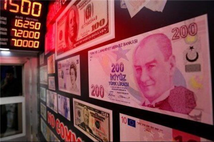 لیر 60 درصد ارزش خود را از دست داد/ ترک‌ها به جای لیر دلار نگه می‌دارند