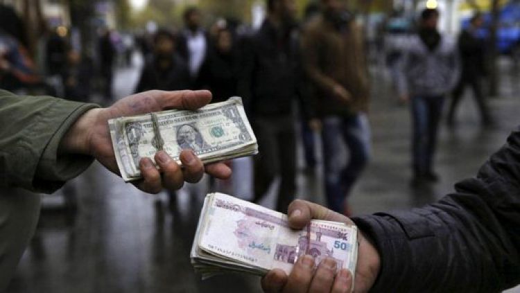  ردپای شورای حکام در بازار ارز ایران/ کاهش تمایل به فروش دلار