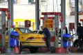 تخصیص سهمیه بنزین به افراد در حال بررسی است/تکذیب واردات بنزین در نوروز