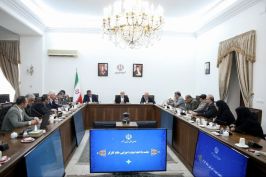 باید زنجیره تأمین و تولید کالاهای اساسی با بخش خصوصی باشد