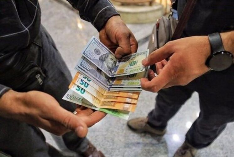 قیمت دلار تا پایان سال چقدر می‌شود؟/ زنگ خطر جهش فنر ارز در نیمه دوم سال