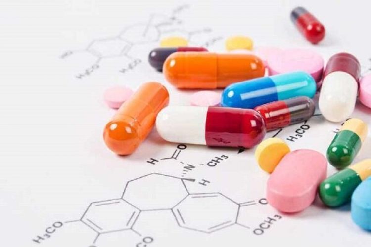 هشدار درباره تبلیغات غیرقانونی دارو در مراکز درمانی؛ نظارت کجاست؟