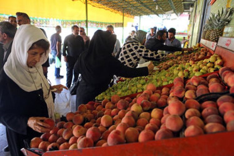 اختلاف عجیب قیمت میوه در میادین و مغازه‌ها/ جدیدترین قیمت سیب، هلو، گلابی، انگور و خربزه را ببینید