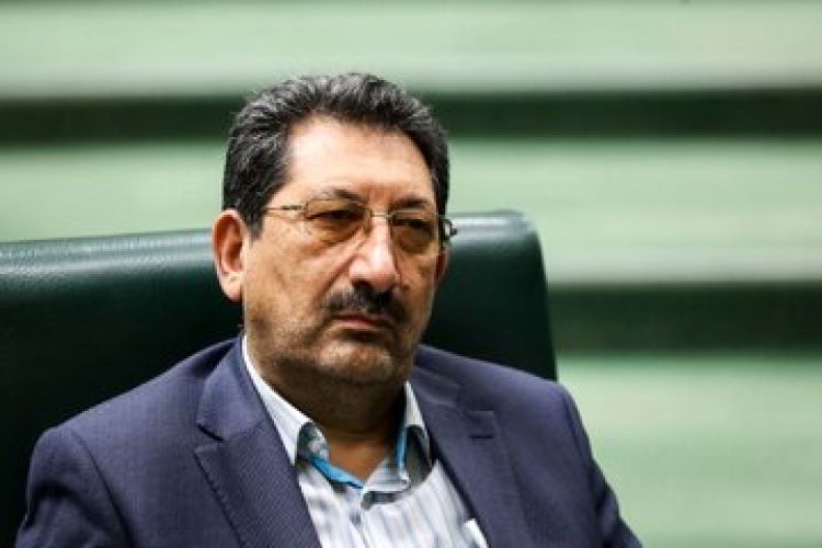 اتابک: وزارت صمت بر ممنوعیت واردات کالاهای خارجی دارای مشابه تولید داخل اصرار دارد