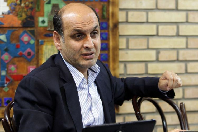 دلار 23 هزار تومان ارزان شد؛ چرا کالاها گران ماندند؟/ حق‌شناس: انتظار بروز تورم منفی در ایران غیرمنطقی است
