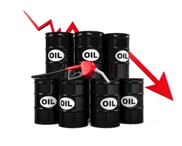بازار نفت در سرازیری کاهش قیمت