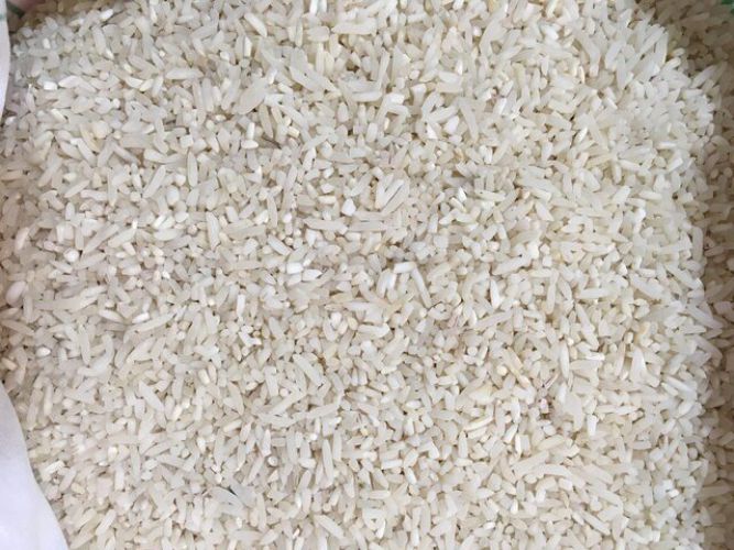 پیشنهاد نایب رئیس کمیسیون کشاورزی مجلس برای کاهش قیمت برنج در سال آینده/ امسال دولت ذخیره برنج ایرانی نداشت