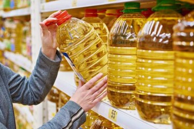 سبقت افزایش قیمت روغن از سایر کالاهای اساسی؛ روغن در 5سال اخیر چند برابر شده است؟ سبقت افزایش قیمت روغن از سایر کالاهای اساسی؛ روغن در 5سال اخیر چند برابر شده است؟