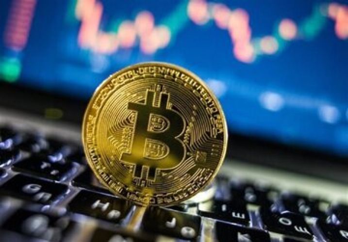 زلزله در بازارهای مالی جهانی؛ سقوط بیت‌کوین به زیر 90 دلار