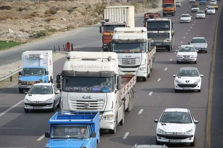 دستور تازه وزیر راه؛ رانندگان کالای اساسی سوخت مضاعف دریافت می‌کنند