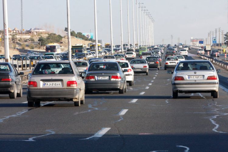 تردد پرحجم و ترافیک سنگین در ورودیهای استان قم تردد پرحجم و ترافیک سنگین در ورودیهای استان قم