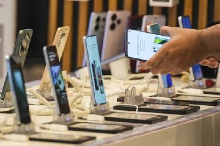  موبایل ارزان شد؛ گوشی‌های بالای 600 دلار هم عقب نشستند؟
