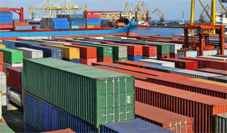 رشد 4 درصدی پهلوگیری کشتی‌های تجاری در بندر امام خمینی (ره)