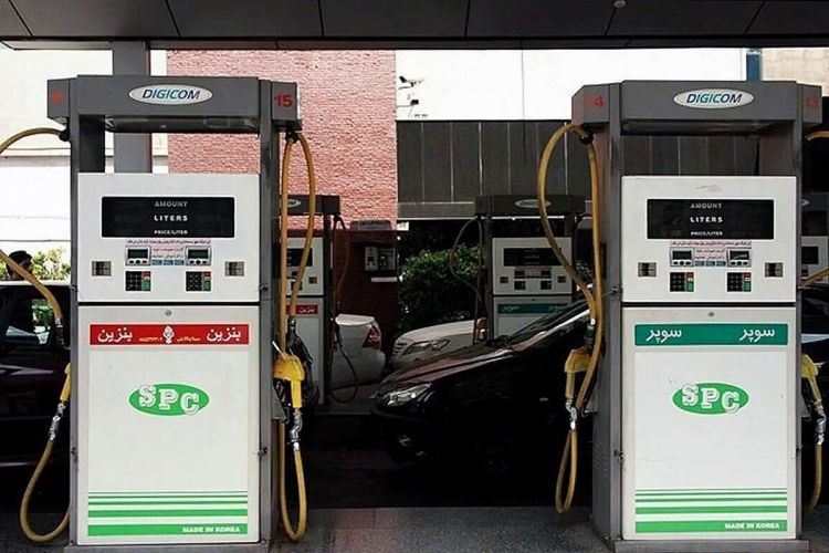 ابهام در زمان عرضه بنزین سوپر؛ وعده توزیع در آبانماه تحقق مییابد؟ ابهام در زمان عرضه بنزین سوپر؛ وعده توزیع در آبانماه تحقق مییابد؟