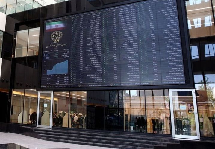 ورود دوباره خریداران به بازار سهام؛ دو سوم نمادها در مدار مثبت قرار گرفتند ورود دوباره خریداران به بازار سهام؛ دو سوم نمادها در مدار مثبت قرار گرفتند