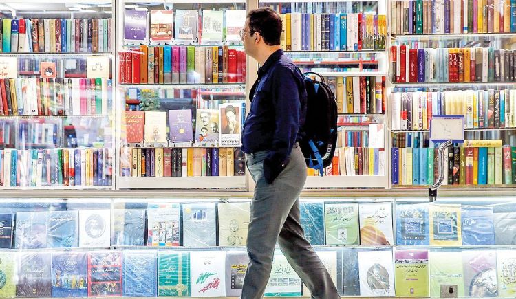قیمت کتاب از تورم سبقت گرفت؛ زنگ خطر برای صنعت نشر/ قیمت‌ها 43 درصد بالا رفت، شمارگان 3 درصد پایین آمد