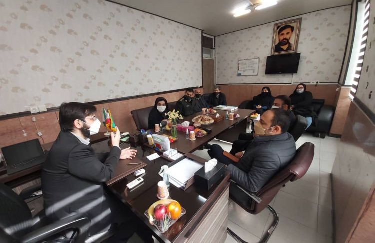   شهردار ناحیه 2 منطقه 7 تهران و جانشین کلانتری 106 نامجو با رئیس خیریه شهرستانی دیدار کردند