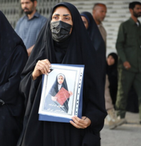 چهلمین روز شهادت دانش‌آموزان؛ داغ میناب فراموش نخواهد شد