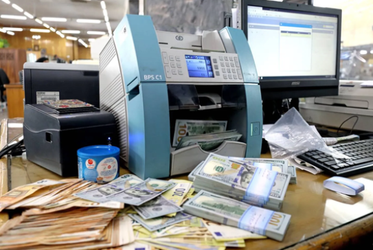  دلار وارد بازار شد؛ عرضه 2 میلیارد دلار اسکناس برای تنظیم بازار ارز