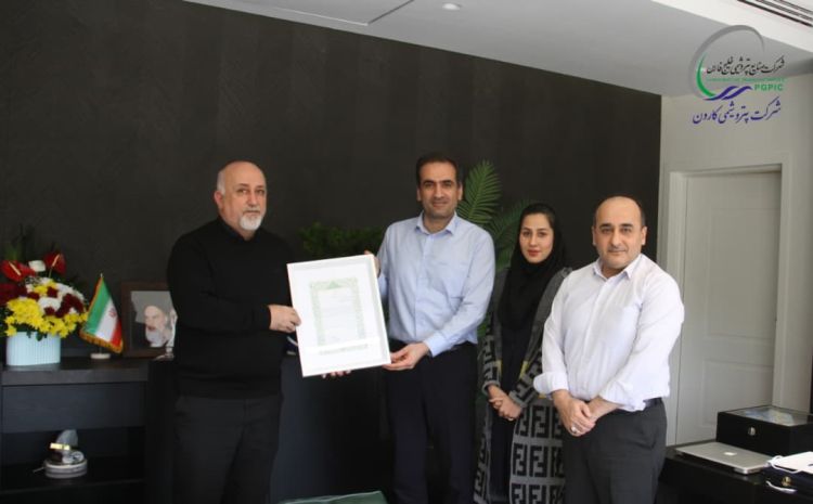 تقدیر مدیرعامل پتروشیمی کارون از نقش‌آفرینان در کسب عنوان شرکت برتر در دانش نوآورانه در پتروفن 1404