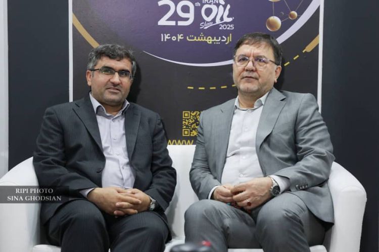 بازدید مشاور وزیر نفت در امور اجرایی از غرفه پژوهشگاه صنعت نفت
